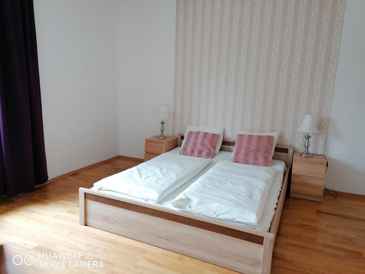 Fukas Apartments Nitra Eksteriør billede